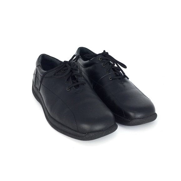 hush puppies nursing shoes